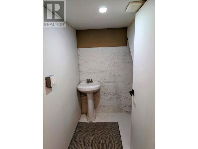 4152 51 St, House other with 2 bedrooms, 2 bathrooms and 10 parking in Canyon BC | Image 29