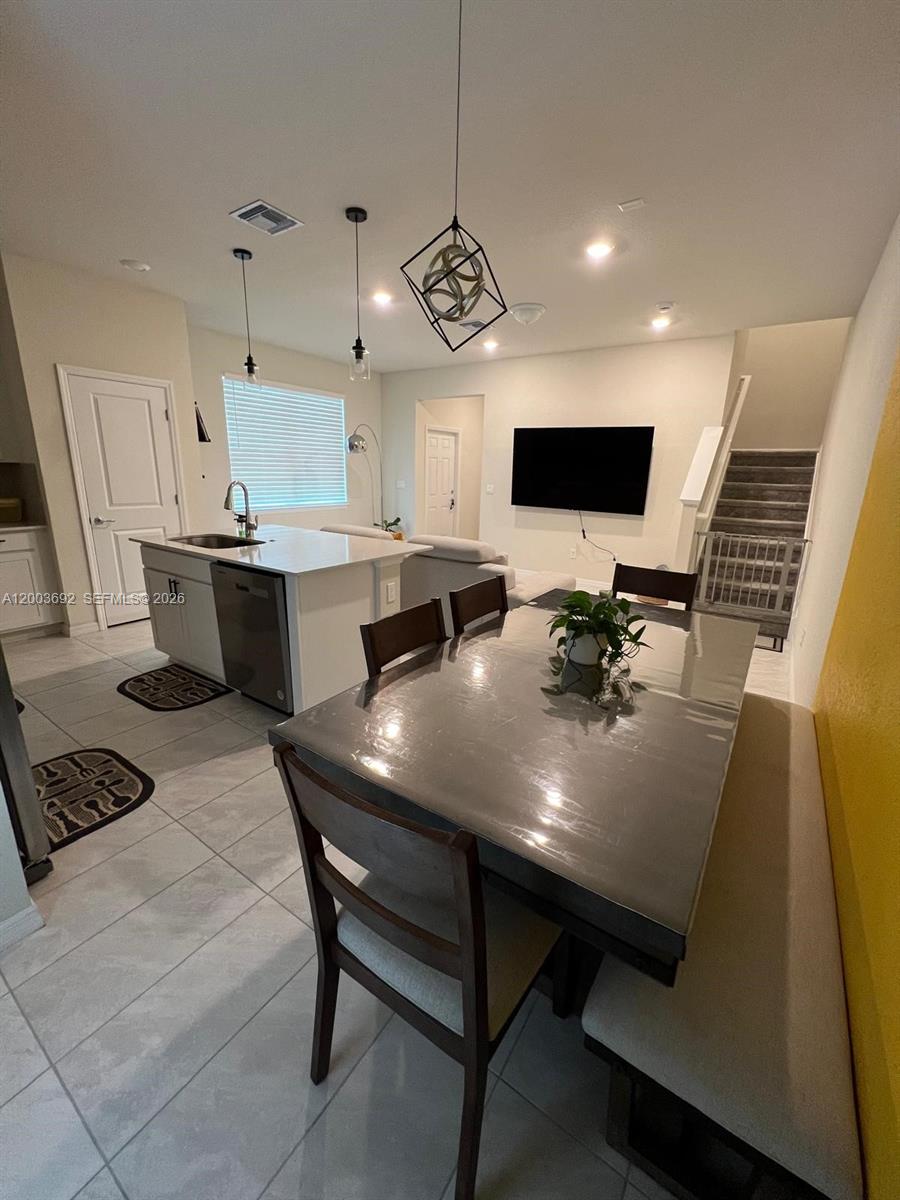 Residential Lease in Lauderdale Lakes 5