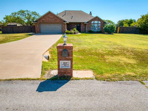 107 Nw Valleybrook Dr, Lawton, OK, 73505-9567 | Card Image