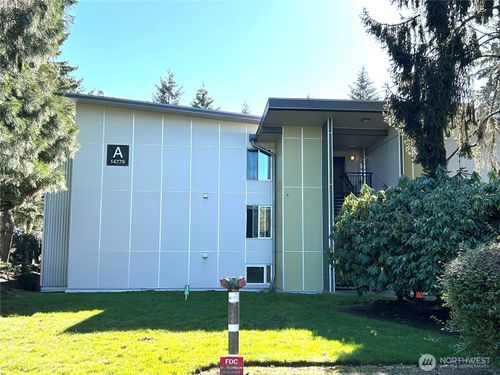 a-304-14779 Ne 32nd St, Bellevue, WA, 98007-7665 | Card Image