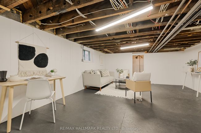 333 Sackville St, House attached with 3 bedrooms, 2 bathrooms and null parking in Toronto ON | Image 31