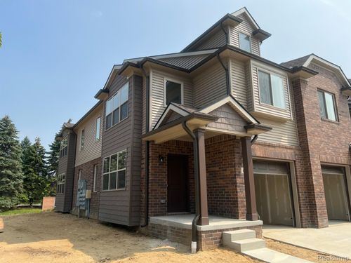 4100 Secluded Pines Dr, Sterling Heights, MI, 48314 | Card Image
