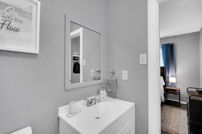 Ensuite bathroom featuring toilet, vanity, and ensuite bathroom | Image 18