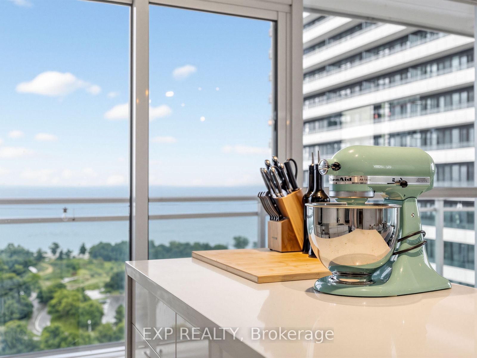 Residential in Toronto W06 5