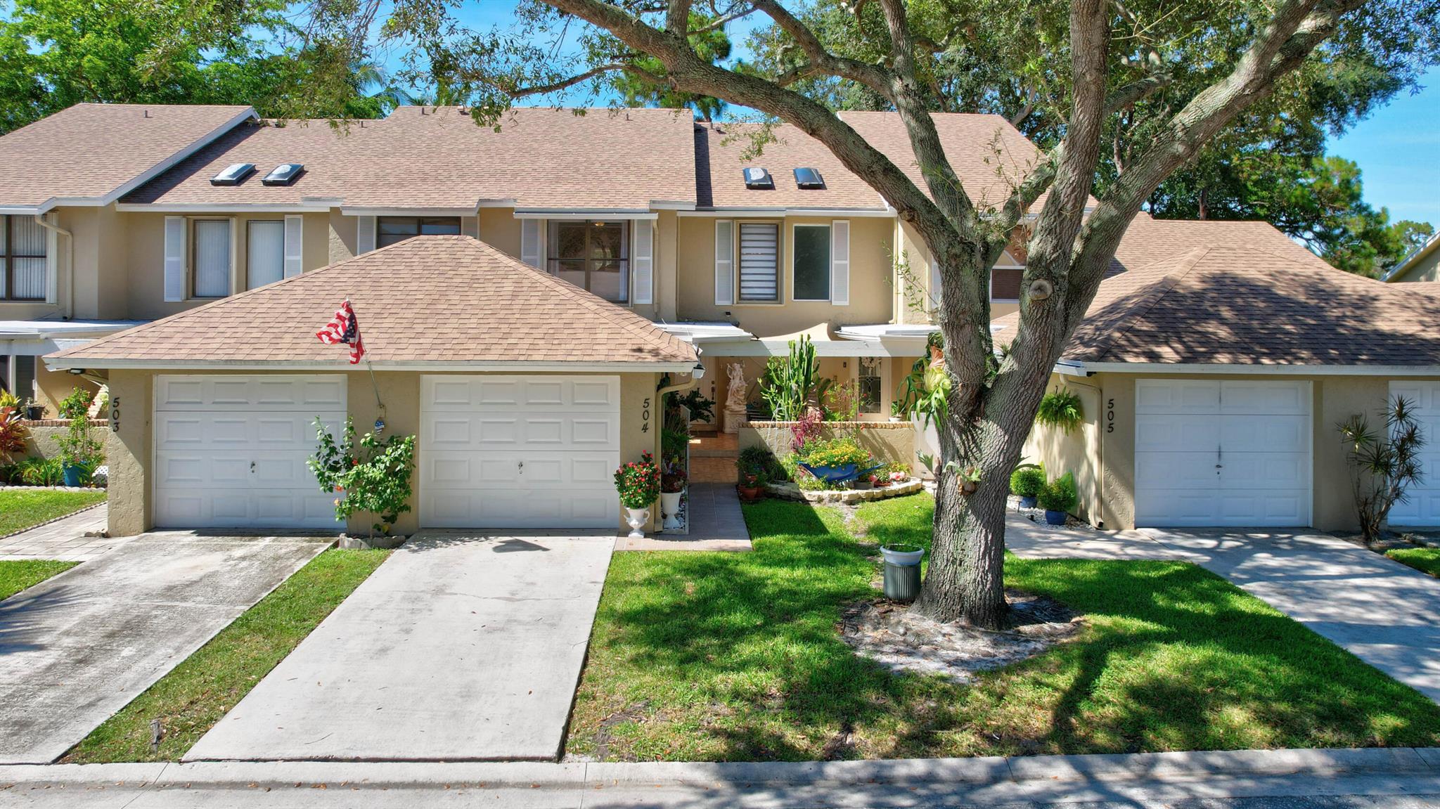 Maplewood Dr, Greenacres, FL 33415
