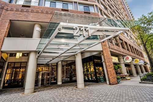 1821-211 E Ohio St, Chicago, IL, 60611-3240 | Card Image