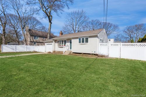 3 Grand Haven Drive, Huntington, NY, 11725 | Card Image