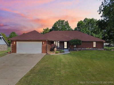 1709 Oakview Road, House other with 3 bedrooms, 2 bathrooms and null parking in Okmulgee OK | Image 1