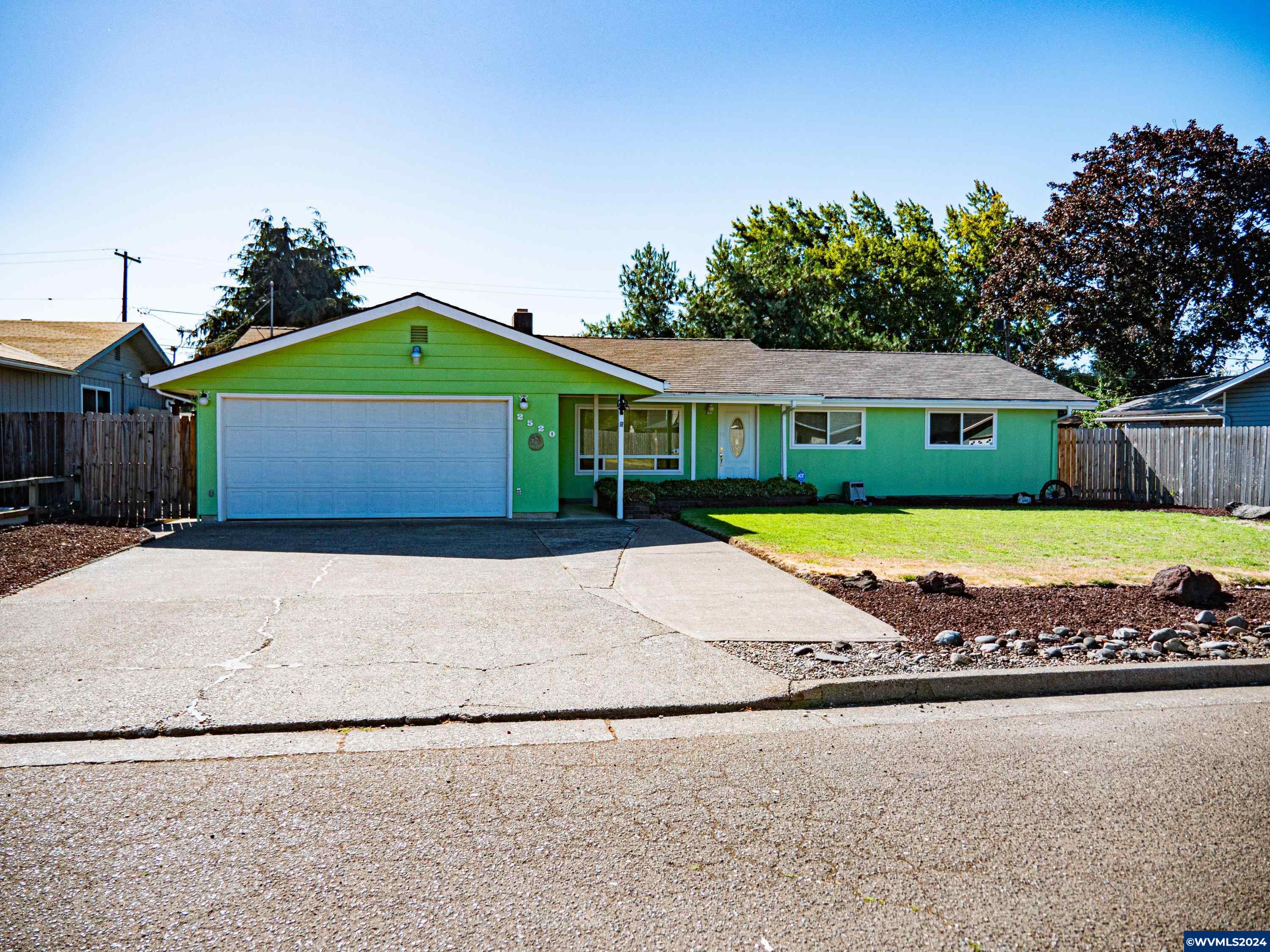4th St, Lebanon, OR 97355