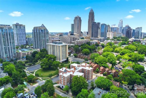 506-301 W 10th St, Charlotte, NC, 28202-1762 | Card Image