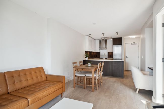 1708 - 3007 Glen Dr, Condo with 1 bedrooms, 1 bathrooms and 1 parking in Coquitlam BC | Image 6