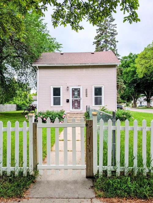 523 11th St N, Moorhead, MN, 56560-2038 | Card Image