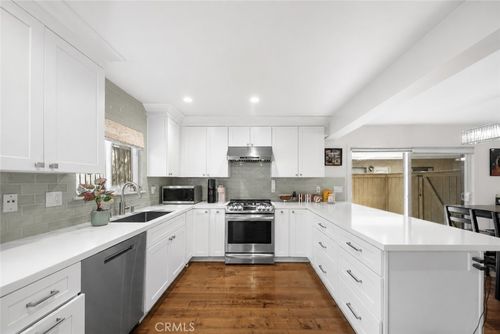 612 Wilcox Ave, Los Angeles, CA, 90004-1113 | Card Image