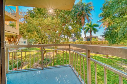 apt-236-8290 Lake Dr, Doral, FL, 33166-4672 | Card Image