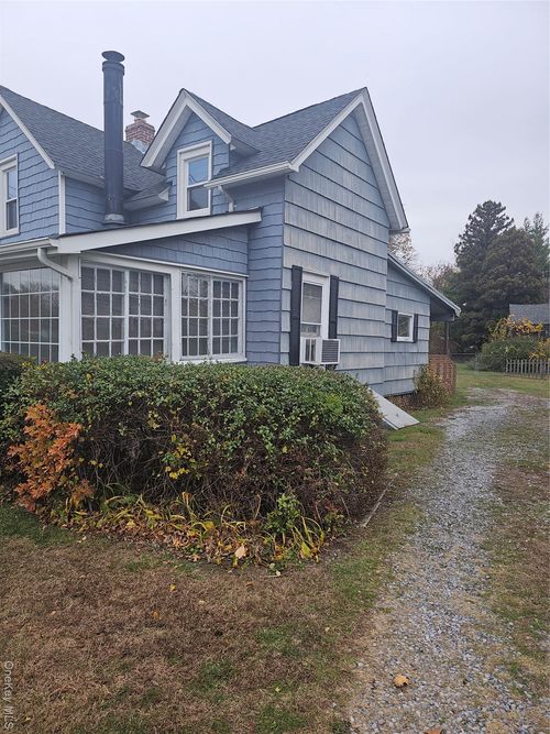 49 Arnold Ave, Babylon, NY, 11704-7701 | Card Image