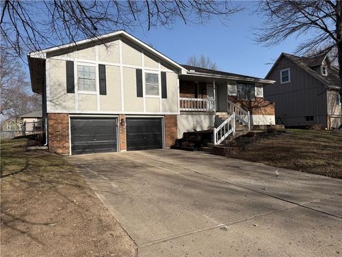 209 Williamsburg Dr, Blue Springs, MO, 64014-5557 | Card Image