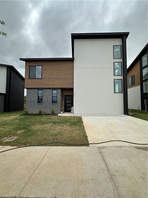 2402 S 27th St, Rogers, AR, 72758 | Card Image