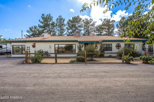 1100 Crossley Ln, Las Cruces, NM, 88005-3843 | Card Image