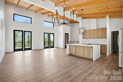 102 Sandpiper Palisades St, Hendersonville, NC, 28792-9258 | Card Image