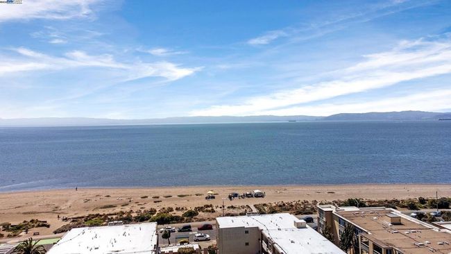 UNIT-212 - 325 Kitty Hawk Rd, Condo with 2 bedrooms, 1 bathrooms and 1 parking in Alameda CA | Image 34