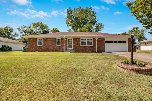 1215 N Tucker St, Nevada, MO, 64772-1252 | Card Image