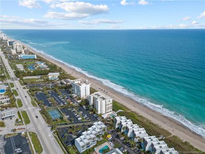 6D - 11000 S Ocean Drive, Condo with 2 bedrooms, 2 bathrooms and null parking in Jensen Beach FL | Image 3