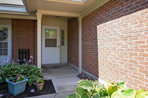 30W023 Laurel Ct, Warrenville, IL, 60555-1045 | Card Image