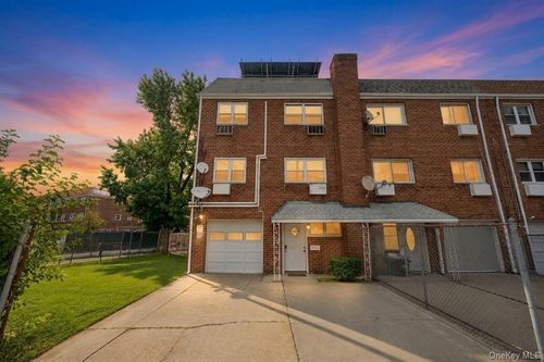 9203 241st Street, New York, NY, 11426 | Card Image