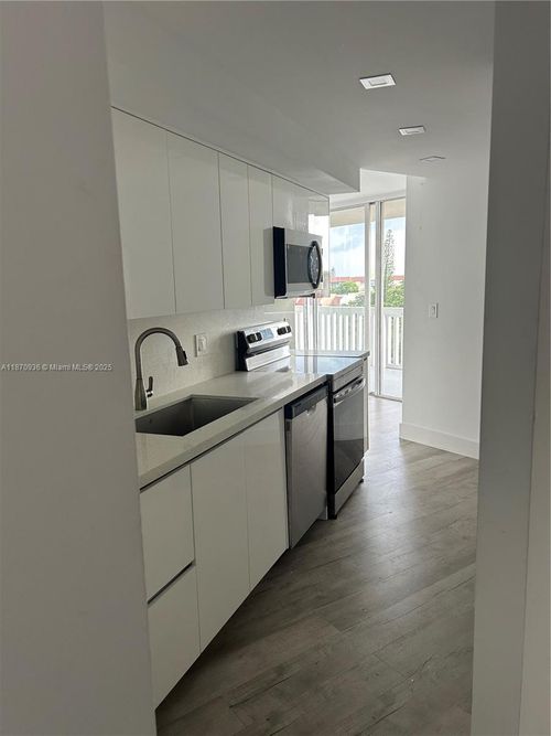apt-7p-6921 Environ Blvd, Lauderhill, FL, 33319-4209 | Card Image