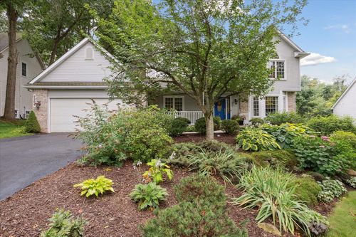 7204 Autumn Wood Dr, Brighton, MI, 48116-8289 | Card Image