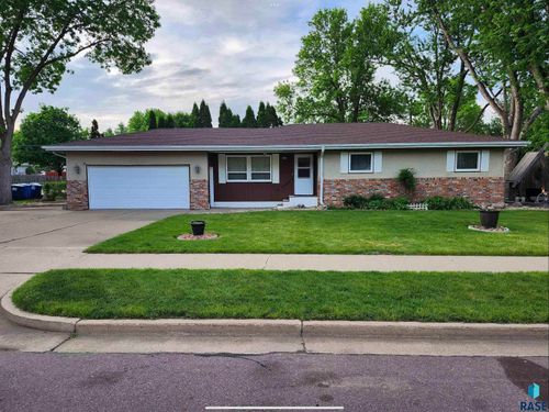 5000 W 38th St Street, Sioux Falls, SD, 57106 | Card Image
