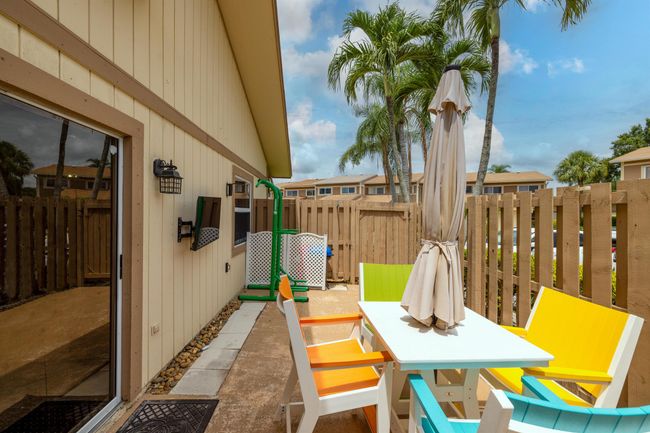 353 Maplecrest Cir, Condo with 3 bedrooms, 2 bathrooms and null parking in Jupiter FL | Image 28