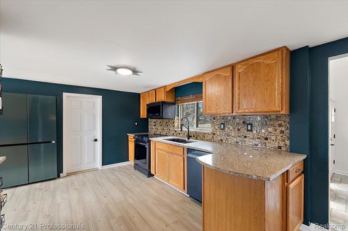 3185 Shimmons Rd, Auburn Hills, MI, 48326-2069 | Card Image