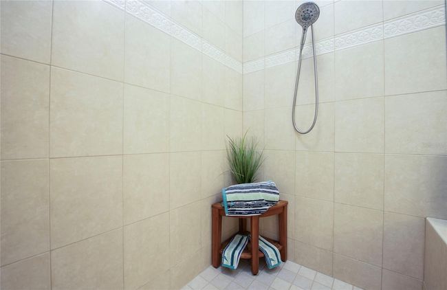Seat in master shower | Image 50