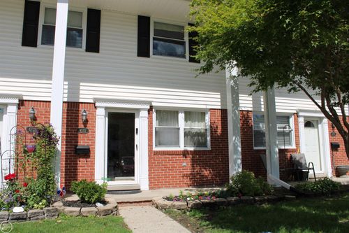 45731 Kensington St, Utica, MI, 48317-5943 | Card Image
