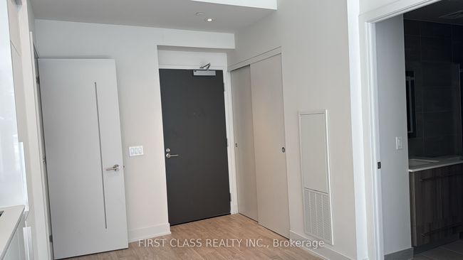503 - 8 Cumberland St, Condo with 1 bedrooms, 1 bathrooms and null parking in Toronto ON | Image 11