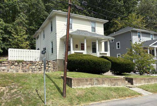580 Roxbury St, Clifton Forge, VA, 24422 | Card Image