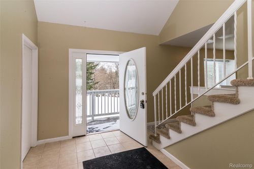 5383 N Henderson Rd, Davison, MI, 48423-8402 | Card Image