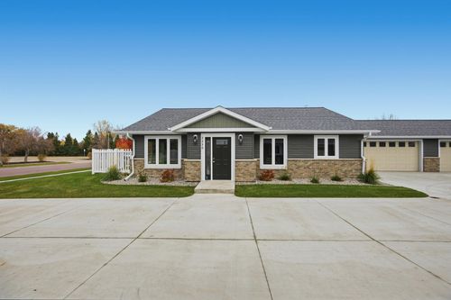 2330 30th Ave S, Fargo, ND, 58103-5871 | Card Image