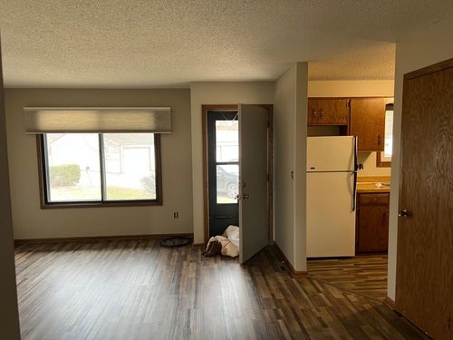 202-1615 Commercial Ave, Victoria, MN, 55386-8218 | Card Image