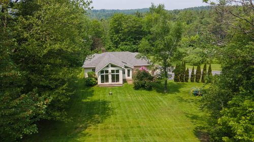 16 Knights Hill Rd, New London, NH, 03257-6035 | Card Image