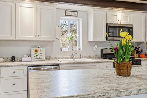 89 Garland Rd, Nottingham, NH, 03290-6106 | Card Image