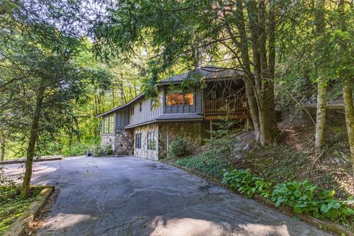 594 Highgate Road, Highlands, NC, 28741 | Card Image