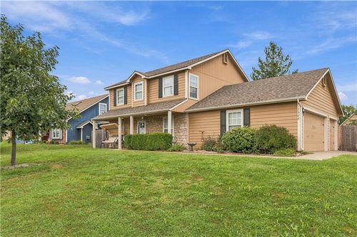 1526 Maple St, Eudora, KS, 66025-9492 | Card Image