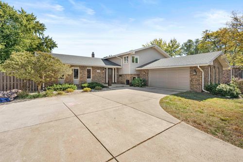 9201 Elmwood Dr, Munster, IN, 46321-3326 | Card Image
