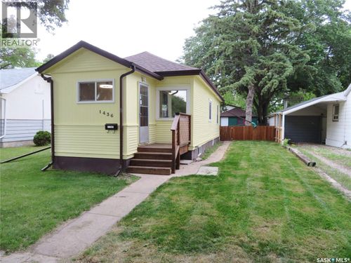 1436 Av E N, Saskatoon, SK, S7L1T6 | Card Image