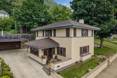 222 S Main St, Fountain City, WI, 54629-8713 | Card Image