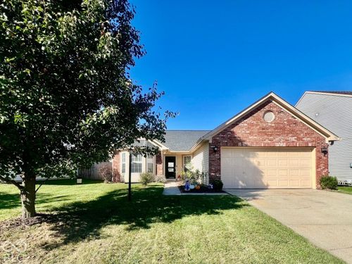 2390 Lakecrest Dr, Columbus, IN, 47201-1405 | Card Image