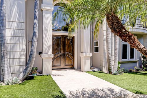 819 11th St, Manhattan Beach, CA, 90266-4940 | Card Image