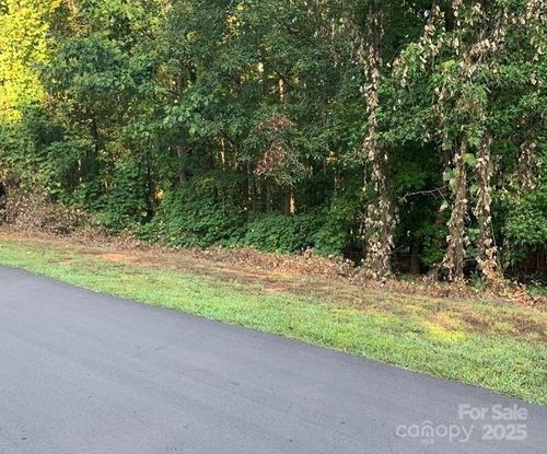 8004 Summit Ridge Dr, Catawba, NC, 28609-9051 | Card Image